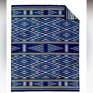 EUC Pendleton King size blanket. Taos Ikat style. Wool Blanket. Very warm.
